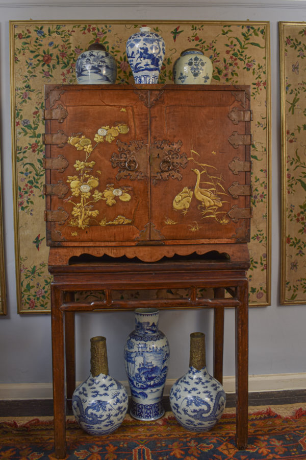 A fine 17th Century Japanese Mulberrywood Gilt-Lacquer Cabinet Full Image