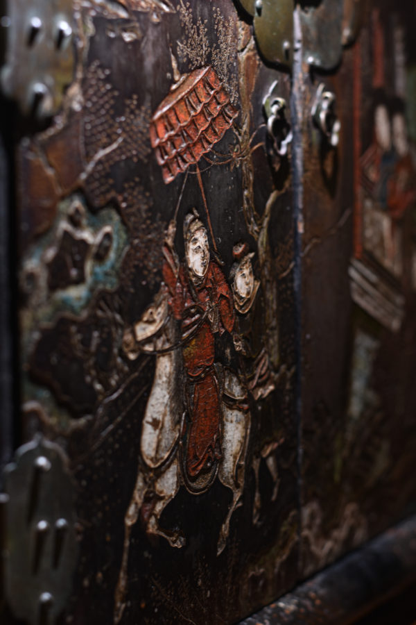 A rare Chinese Kangxi polychrome Coromandel lacquer casket - Front