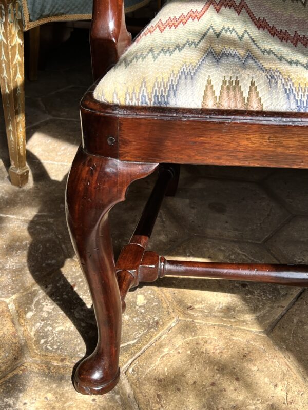 George II period walnut armchair - Seat