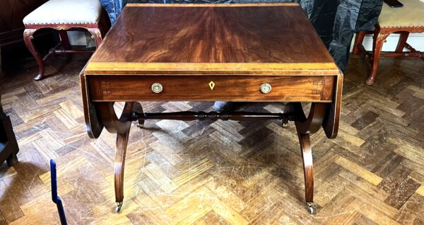A Pair Of 19th Century English Regency Mahogany Sofa Tables - Flaps down