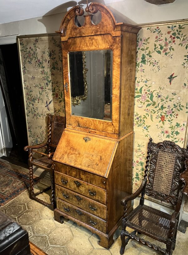 A rare small early-18th century walnut bureau bookcase/ cabinet - Side