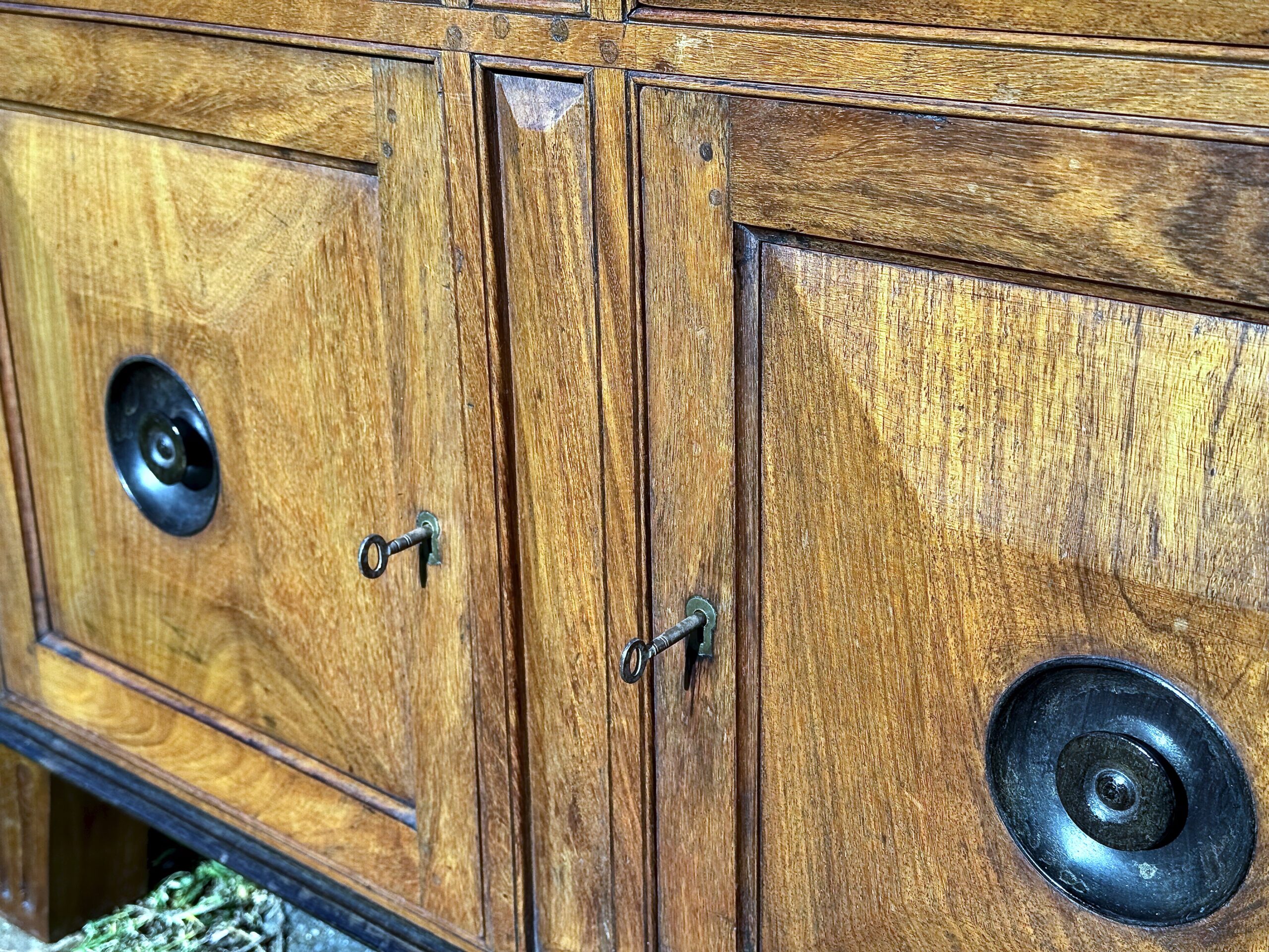 IMG_3577 Rare 19th-Century Satinwood Rosewood Ebony Colonial Chest Detail
